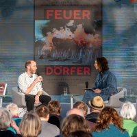 Thomas Weiler, Preisträger des Preises der Leipziger Buchmesse 2025 in der Kategorie Übersetzung, auf der ARD, ZDF, 3sat Literaturbühne in der Glashalle Thomas Weiler, Preisträger des Preises der Leipziger Buchmesse 2025 in der Kategorie Übersetzung, auf der ARD, ZDF, 3sat Literaturbühne in der Glashalle