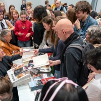 Gregor Gysi und Peter-Michael Diestel signieren ihr Buch "Zwei Unbelehrbare reden über Deutschland und ein bisschen über sich selbst"  Gregor Gysi und Peter-Michael Diestel signieren ihr Buch "Zwei Unbelehrbare reden über Deutschland und ein bisschen über sich selbst"
