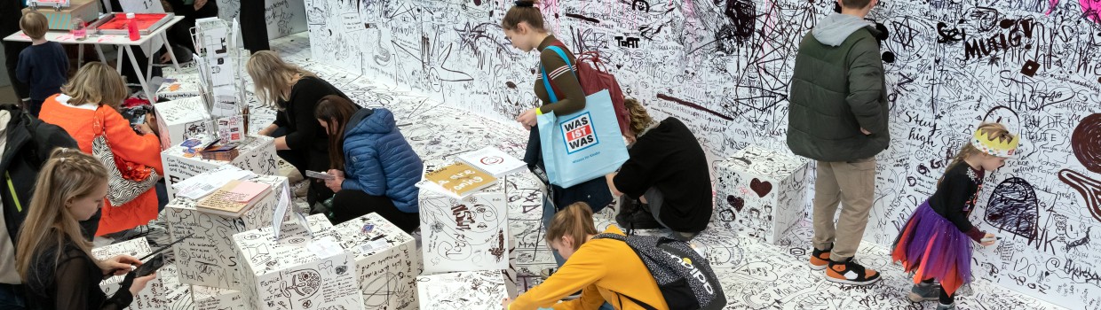 Messestand der Kunsthochschule Dessau auf der Leipziger Buchmesse 2023