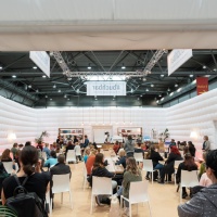 Die buchbar während der Leipziger Buchmesse 2024 mit Publikum während einer Lesung Die buchbar während der Leipziger Buchmesse 2024 mit Publikum während einer Lesung