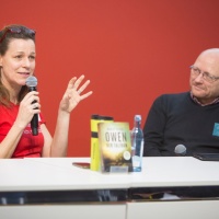 Bühnengespräch mit 2 Teilnehmer:innen auf der Bühne vom Forum autoren@leipzig auf der Leipziger Buchmesse 2024