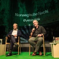 Veranstaltung des Gastlandes 2025 Norwegen in der Schaubühne Lindenfels während der Leipziger Buchmesse 2025 mit 2 Personen auf der Bühne Veranstaltung des Gastlandes 2025 Norwegen in der Schaubühne Lindenfels während der Leipziger Buchmesse 2025 mit 2 Personen auf der Bühne