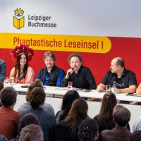  Lesung aus dem abschließenden Band der Bestsellersaga – „Der Blutsturm“ mit (v.l.n.r.) Sam Feuerbach, Mira Valentin, Robert Frank, Bernhard Hennen, Torsten Weitze, Greg Walters