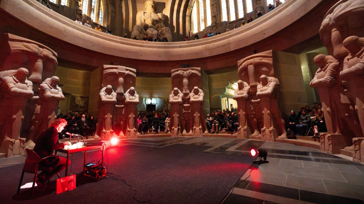 Leipzig liest Veranstaltung „Das Lied von Eis und Feuer neu interpretiert" im Völkerschlachtdenkmal während der Leipziger Buchmesse 2025