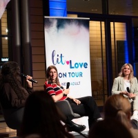 Bühnengespräch mit 3 Teilnehmerinnen bei lit love on tour während der Leipziger Buchmesse 2025 Bühnengespräch mit 3 Teilnehmerinnen bei lit love on tour während der Leipziger Buchmesse 2025