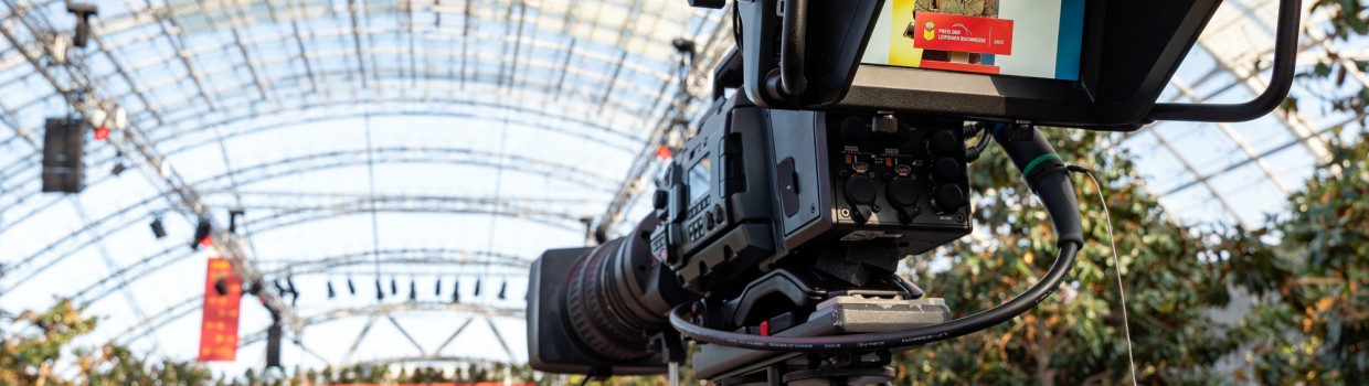 Impression der Bühne und des Publikums während der Preisverleihung der Leipziger Buchmesse 2025