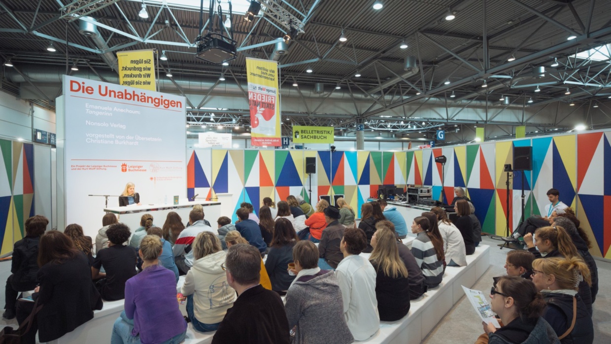 Forum Die Unabhängigen mit vollbesetztem Publikum auf der Leipziger Buchmesse 2026