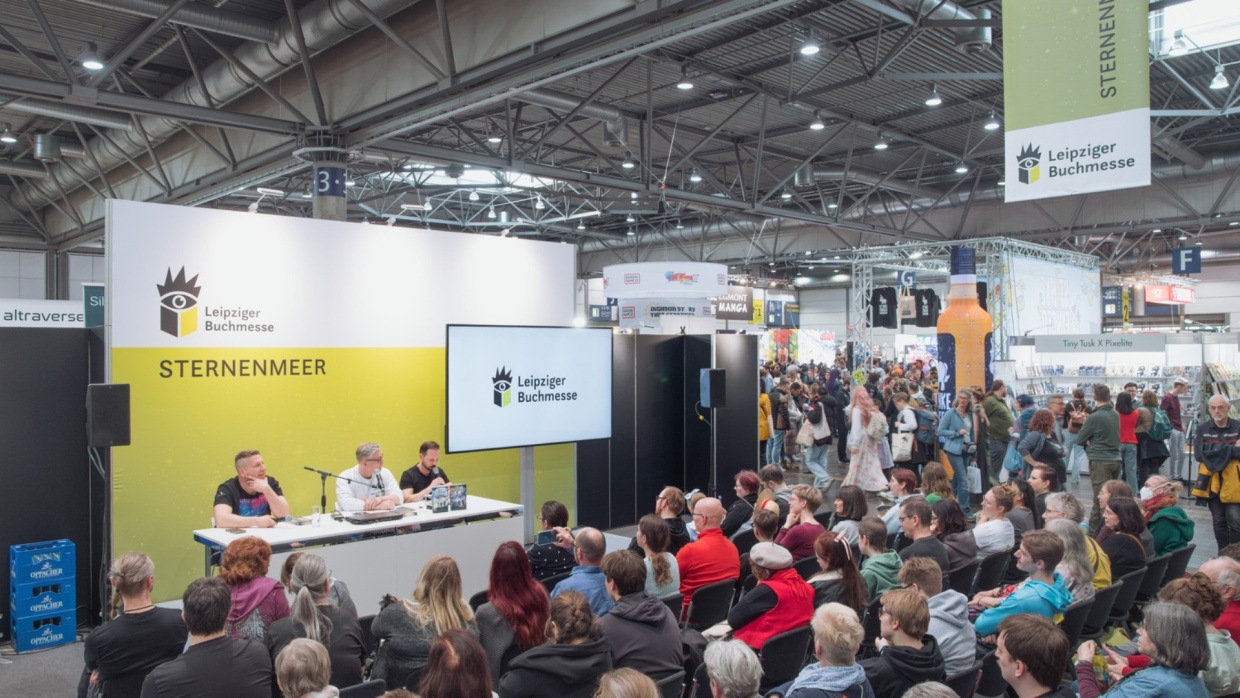 Vollbesetzte Veranstaltung im Forum Sternenmeer auf der Leipziger Buchmesse 2026