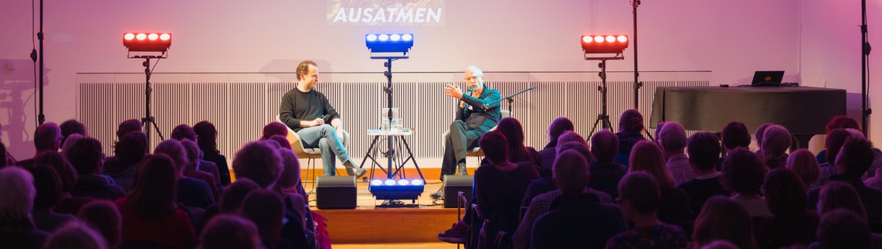 Leipzig liest Veranstaltung mit Maxim Leo in der Stadtbibliothek vor vollbesetztem Publikum während der Leipziger Buchmesse 2026