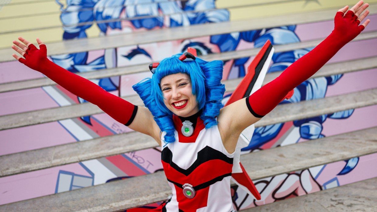 Das Maskottchen der Manga Comic Com 2025 Macoco grinst in die Kamera Das Maskottchen der Manga Comic Com 2025 Macoco grinst in die Kamera
