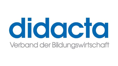 Das Logo der didacta. Zu sehen in blauer Schrift "didacta", darunter steht "Verband der Bildungswirtschaft"