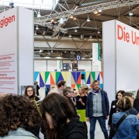 Forum Die Unabhängigen at the Leipzig Book Fair 2023 with visitors in the foreground